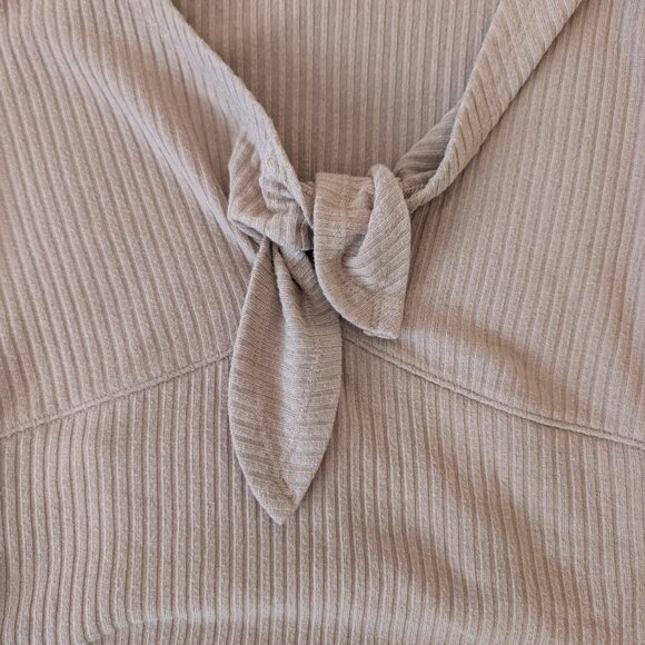 3/$30 A&F long sleeve ribbed top - Picture 2 of 6